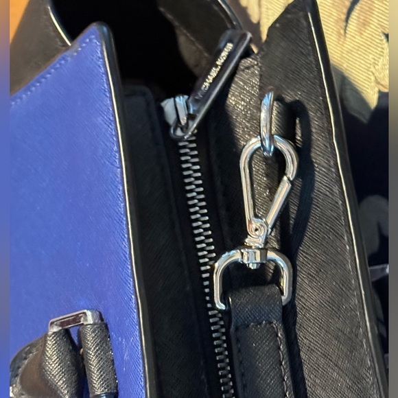 Michael Kors Selma Large Leather Bag - Color Block Blue/Black - Picture 13 of 13